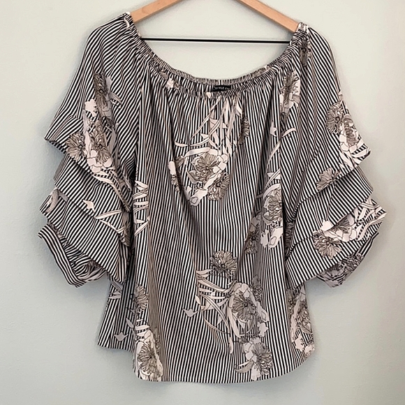 Adorable ruffle sleeve off the shoulder striped flower top Large Style Envy - Picture 1 of 7